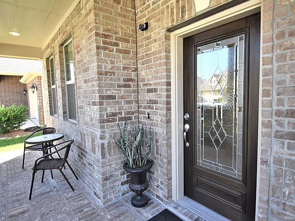 5th image of 2844 Elia Ln