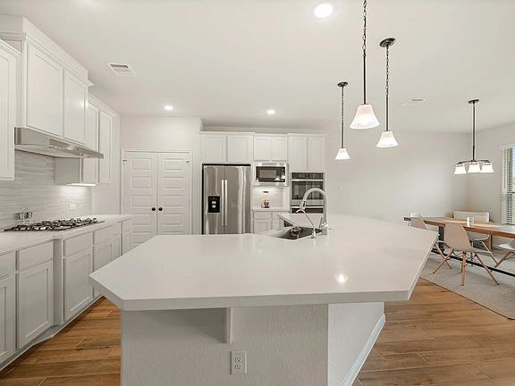 4th image of 15015 Lake Shore Ave #B
