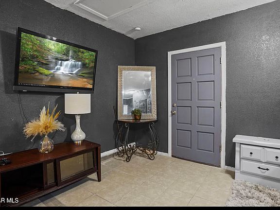 4th image of 5536 Longview Cir #B