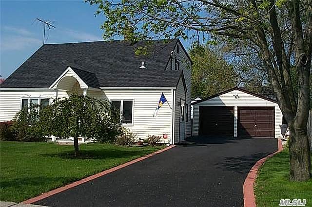 1st image of 260 Center Ln