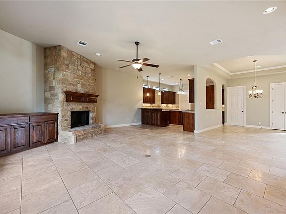 4th image of 1 Chandon Ln