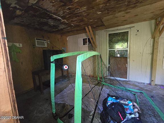 4th image of 4153 Woodland Cir