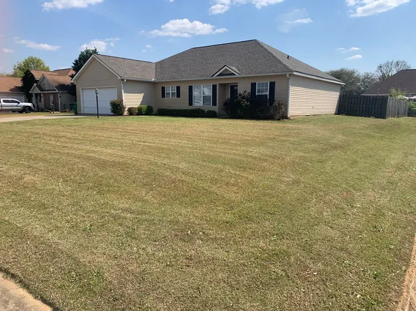 217 Autumn Woods Dr, Warner Robins, GA 31088