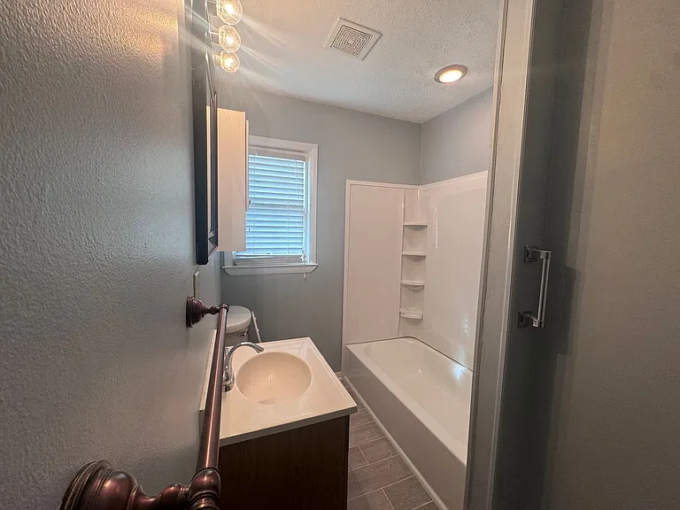 908 Rochester Dr — Photo 14