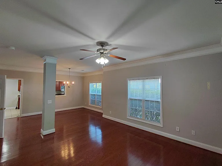300 Hampton Forest Dr — Photo 2