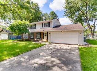 821 S 11th Ave, St Charles, IL