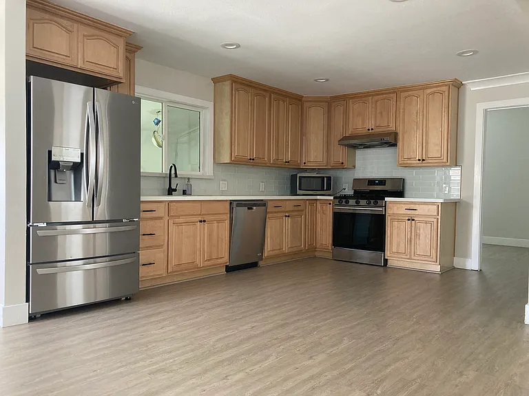 95 Bisceglia Ave — Photo 4