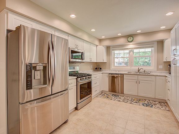 3rd image of 8027 W Beacon Hill Dr
