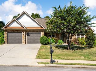 8879 McKenzie Farm Dr, Ooltewah, TN 37363