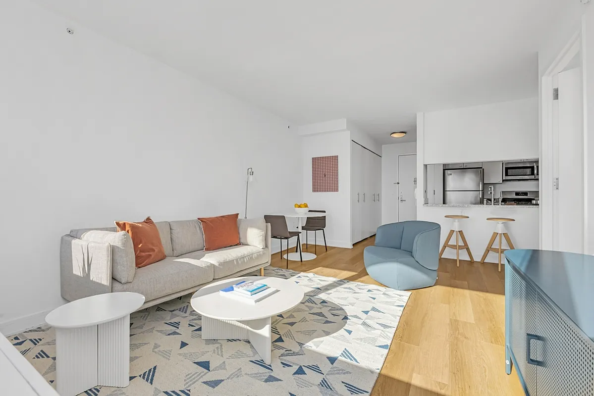 43-10 Crescent Street 3508