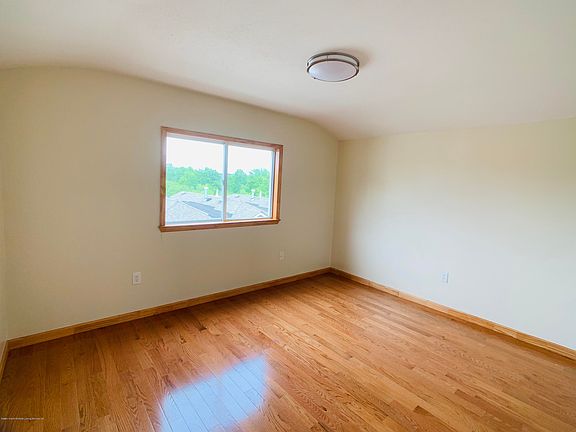 5th image of 85 Simmons Ln