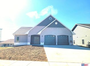 1057 N 12th St, Seward, NE 68434