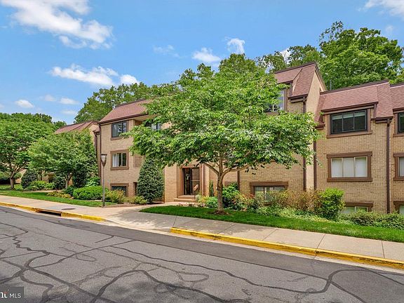 3rd image of 1663 Parkcrest Cir APT 200
