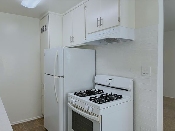 5th image of 658 Ivy St APT 2