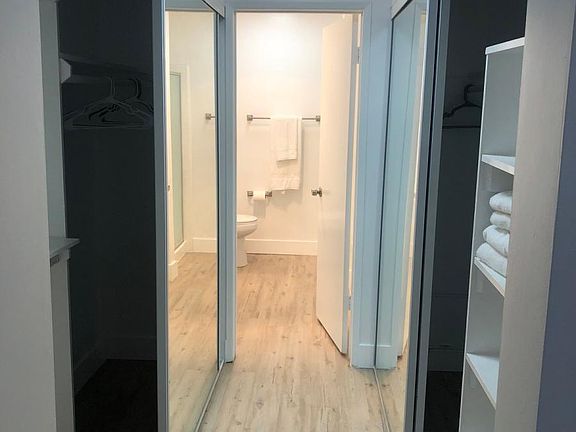 4th image of 153 San Vicente Blvd APT 2F