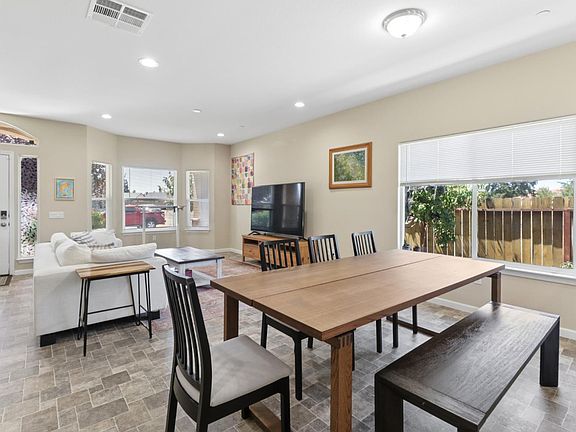 3rd image of 5 Oasis Ct