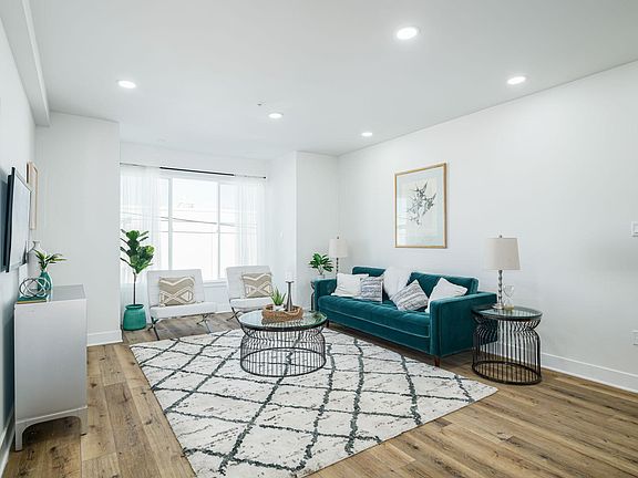 2nd image of 2511 E Schiller St #B10