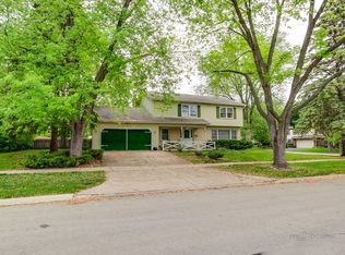 1124 N Belmont Ave, Arlington Heights, IL 60004
