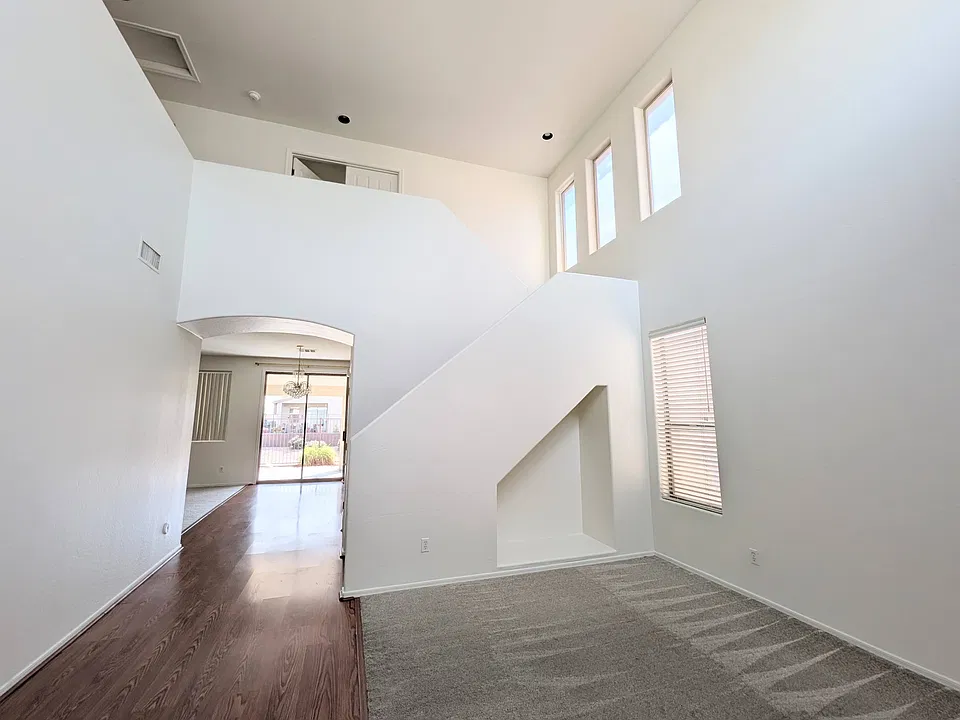 91 W Beechnut Pl