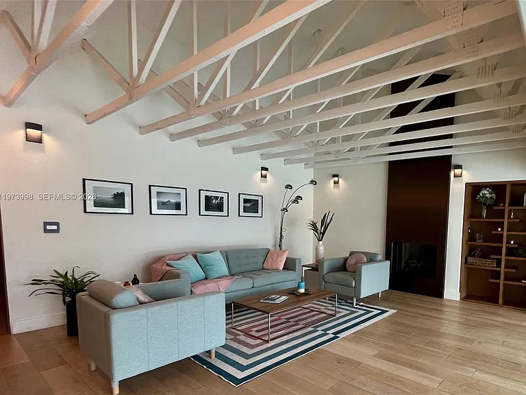 524 Oleander Dr — Photo 13