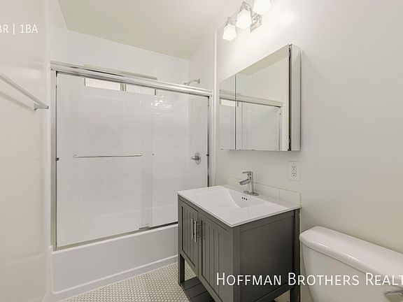 4th image of 2001 N Beachwood Dr #18