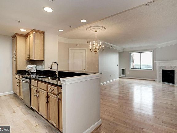 2nd image of 901 N Monroe St APT 1405