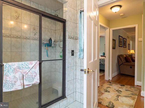 5th image of 2411 Ivanhoe Ln
