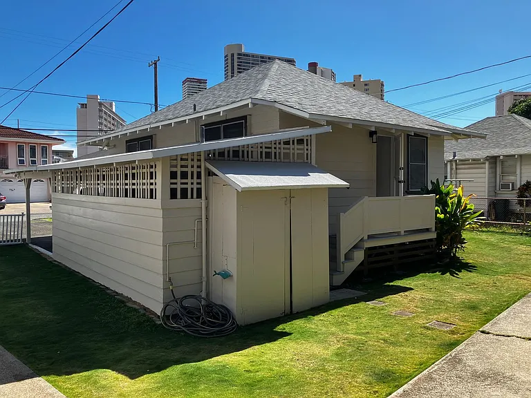 726 Hausten St — Photo 12