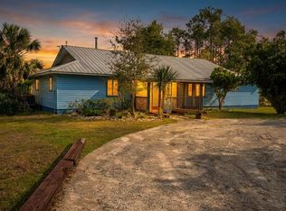 897 Mill Rd, Carrabelle, FL 32322
