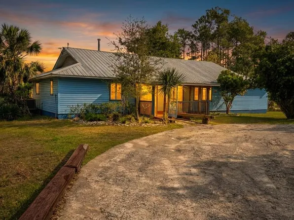 897 Mill Rd, Carrabelle, FL 32322