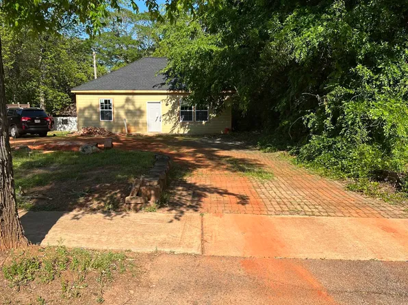 908 Emory St, Oxford, GA 30054