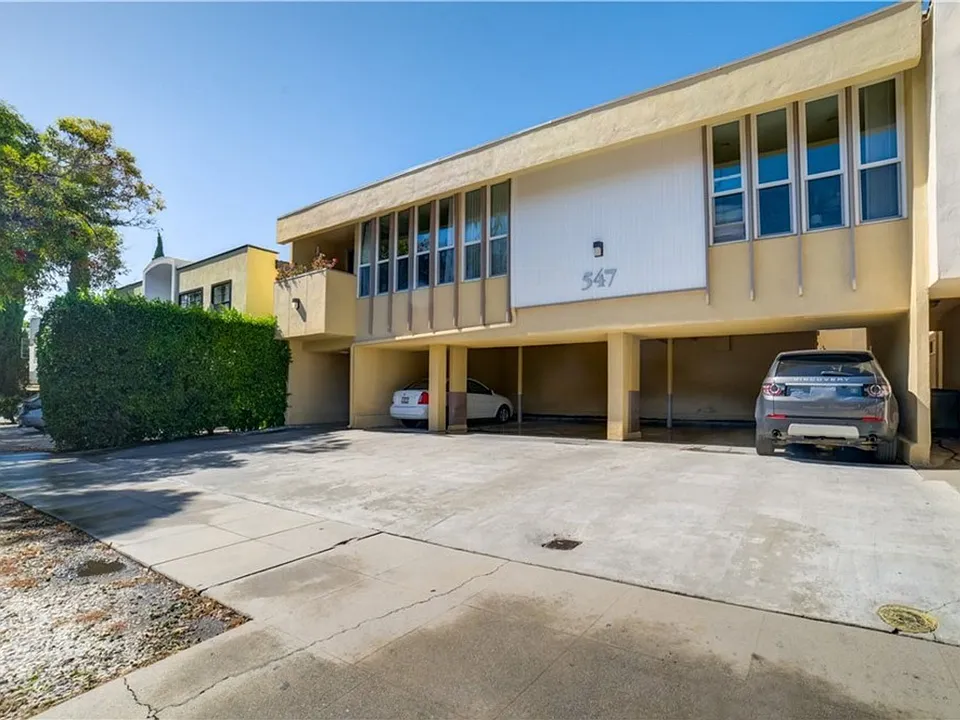 Huge Three Bedroom Available in West Hollywood
