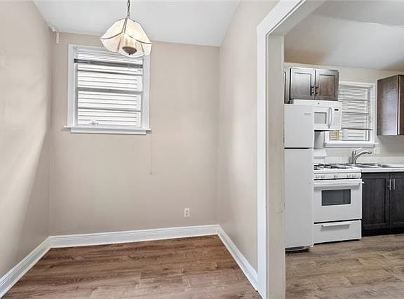 4th image of 940 Aline St
