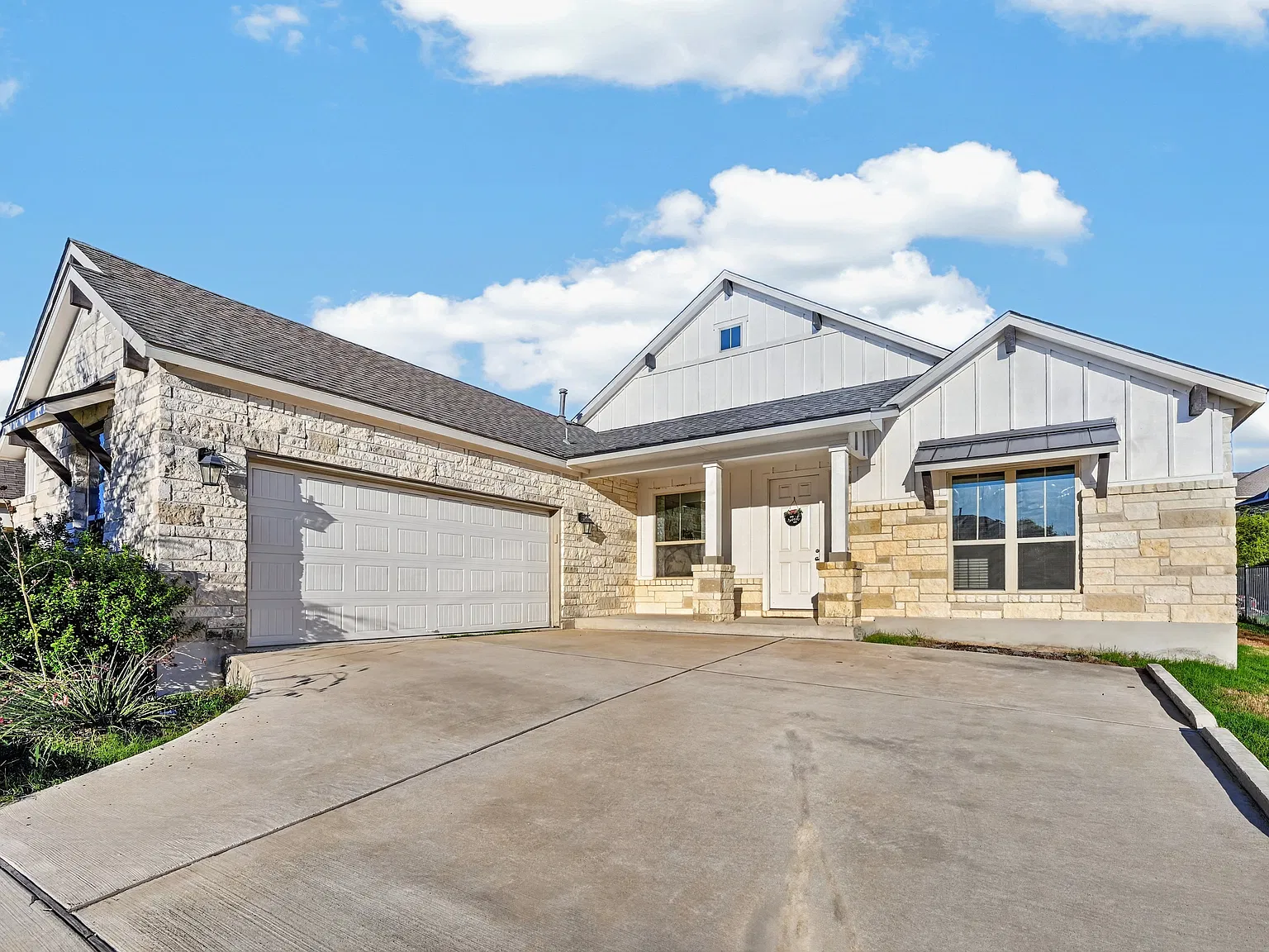 4 bed, 2810 sqft, $2,950 — Photo 1
