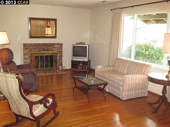 4th image of 627 Sherree Ct