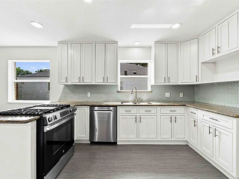 6215 Queensloch Dr — Photo 12