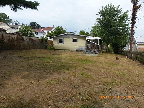 4th image of 119 Maple St