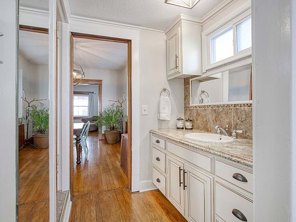 3rd image of 831 W 39th Ter #3