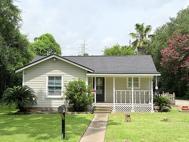 809 Beecher St — Photo 1