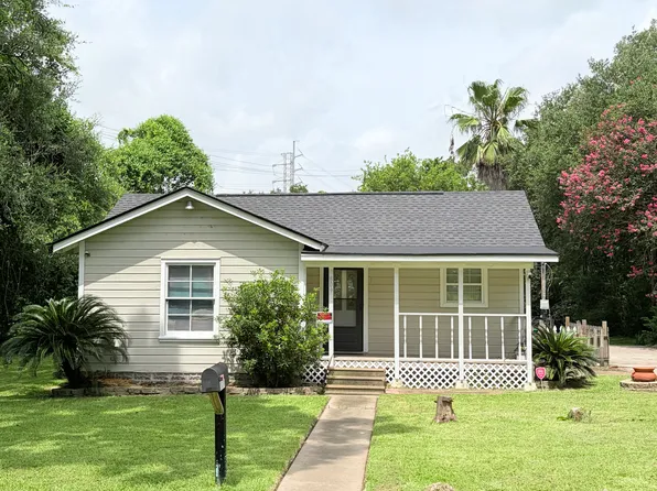 809 Beecher St, Baytown, TX 77520