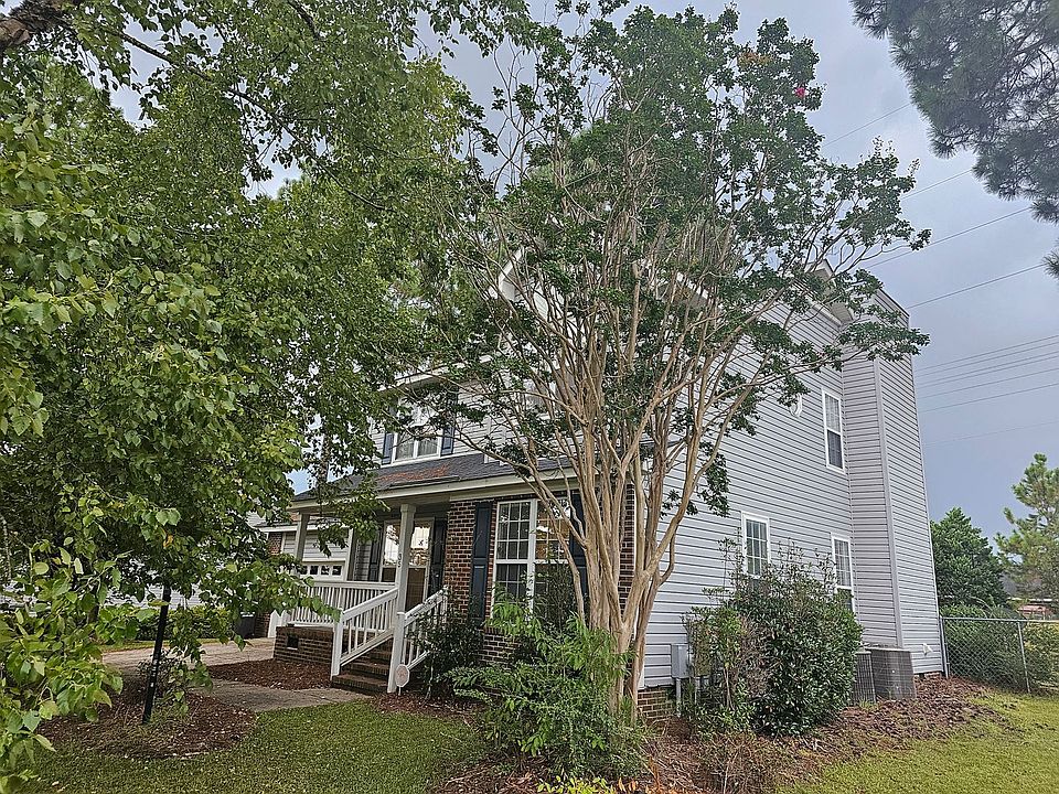 1st image of 35 Richmond Park Dr