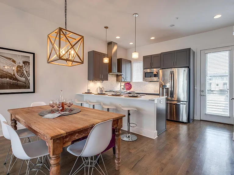 710 Melpark Dr — Photo 5