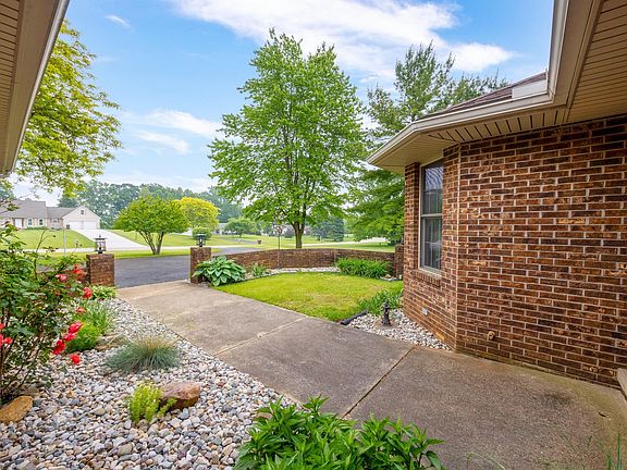 4th image of 9128 Clover Dr