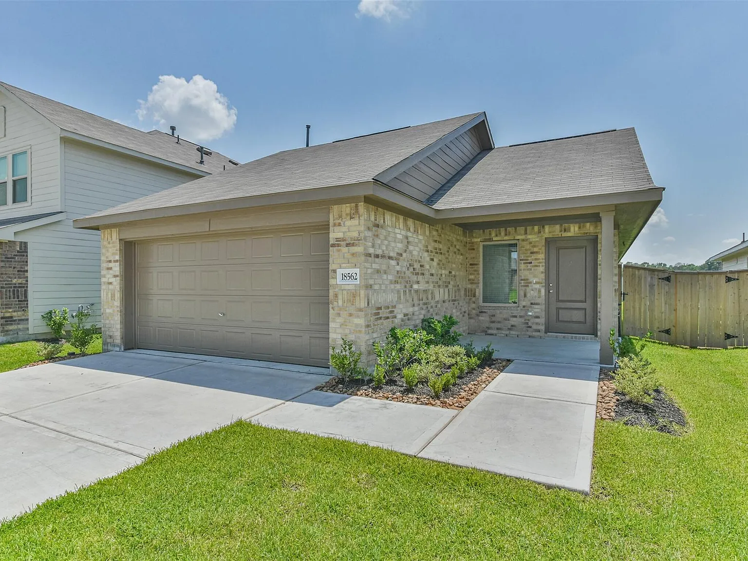 4 bed, 2.0 bath, 1683 sqft, $1,835 — Photo 2