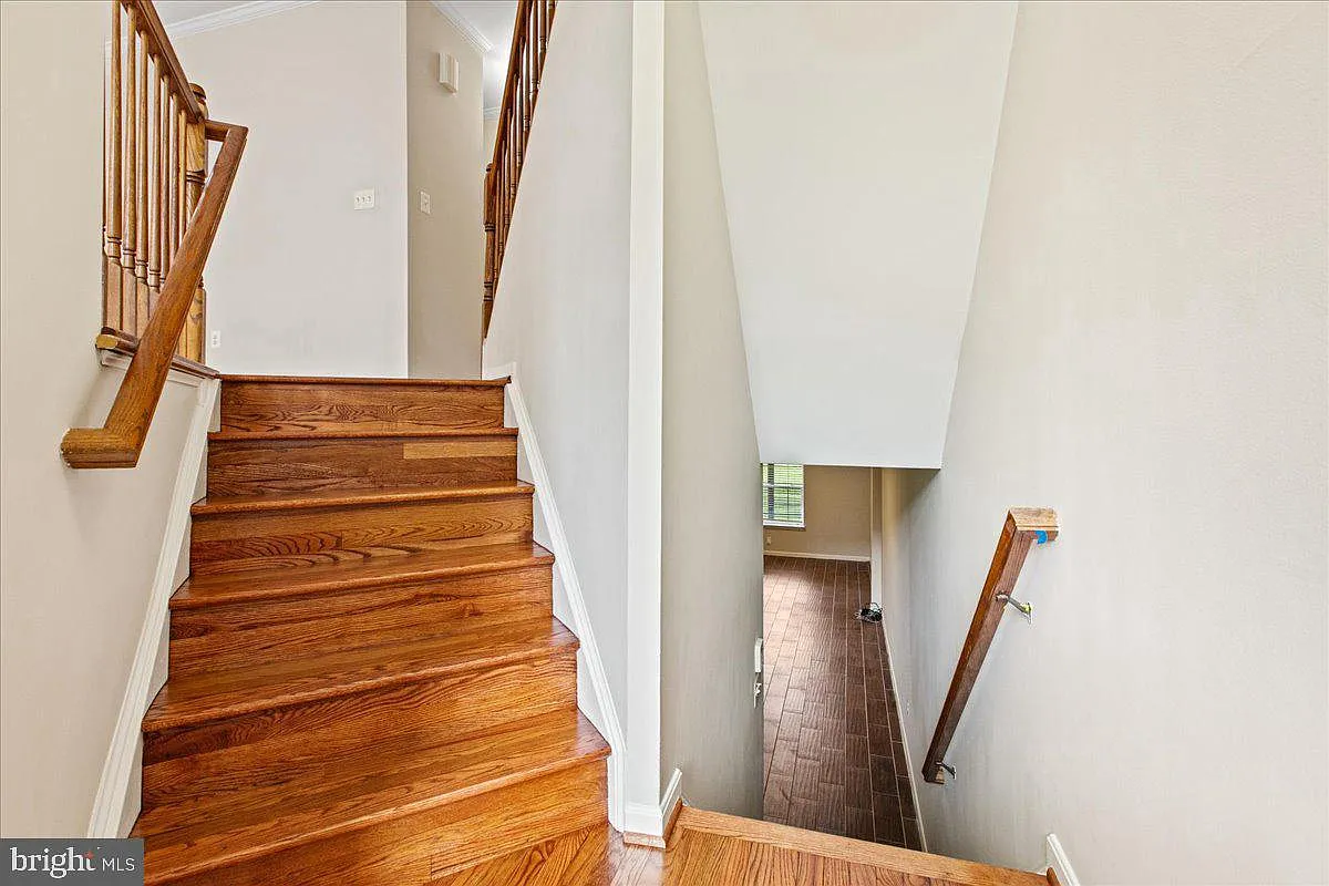 3 bed, 3.5 bath, 2452 sqft, $3,600 — Photo 3