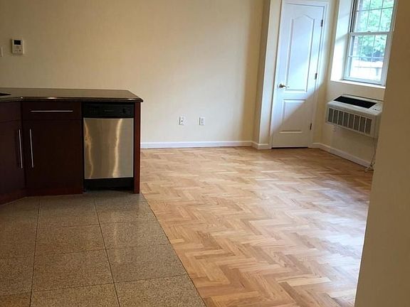 3rd image of 30-27 30th St #3CRR