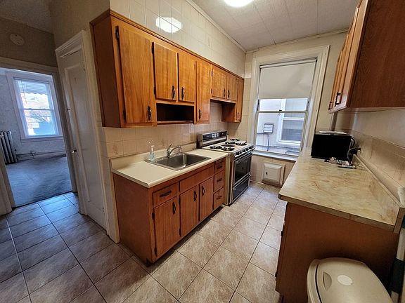 3rd image of 5025 42nd St