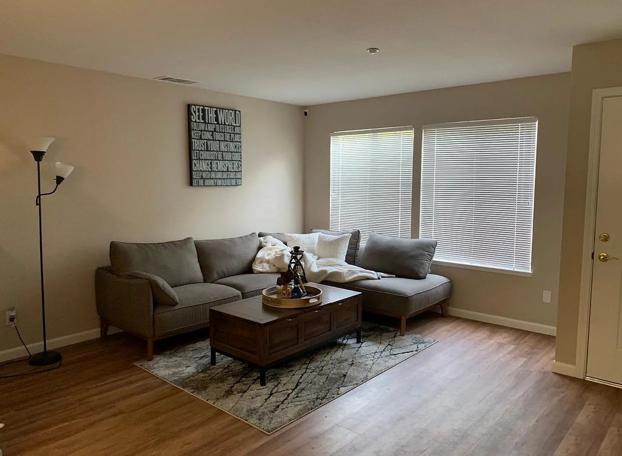 2370 Westbury Ct photo 1