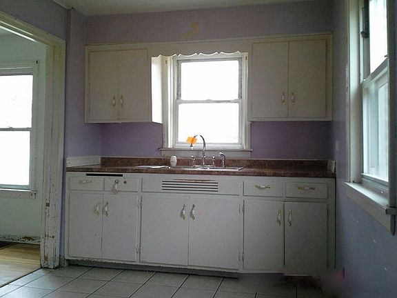 3rd image of 7136 S Kedzie Ave