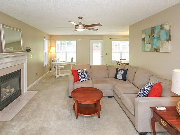 4th image of 1410 Hollythorn Dr